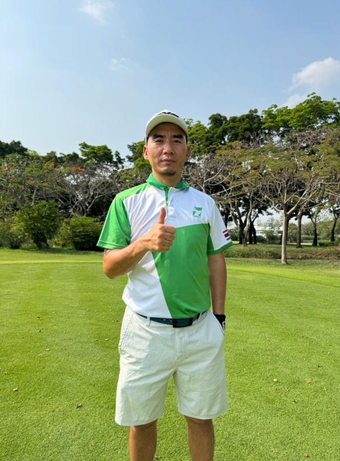 A Taigolf guide giving a thumbs up on the course